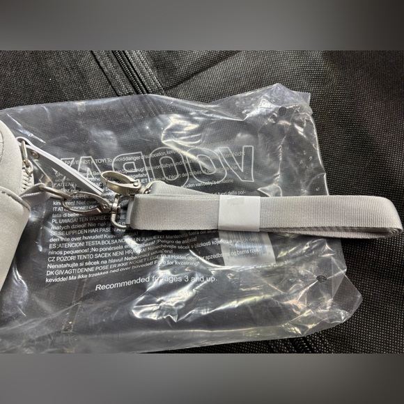 Vooray Sidekick Zip-Enclosed Small Crossbody Bag - Picture 2 of 6